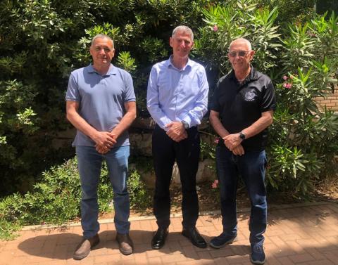 מוטי צמיר וירון בלחסן עם סגן שר הכלכלה חכ יאיר גולן