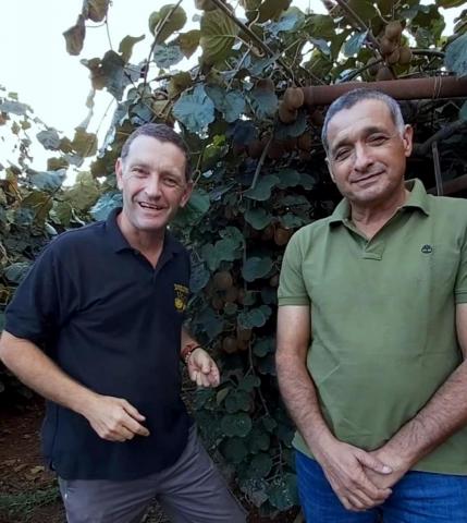 ירון בלחסן מנכ"ל ארגון מגדלי הפירות והדבוראי בועז בן זאב